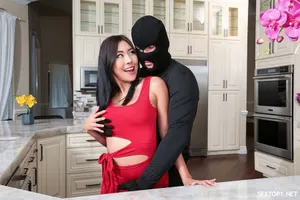Xuất tinh lên bụng em ghệ xinh dáng nuột