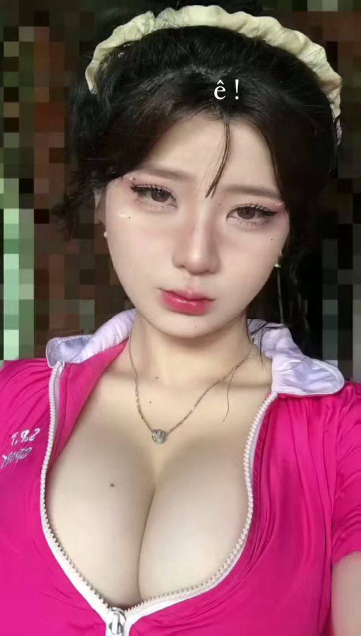Hai bạn gái dâm gạ tình anh mẫu vẽ