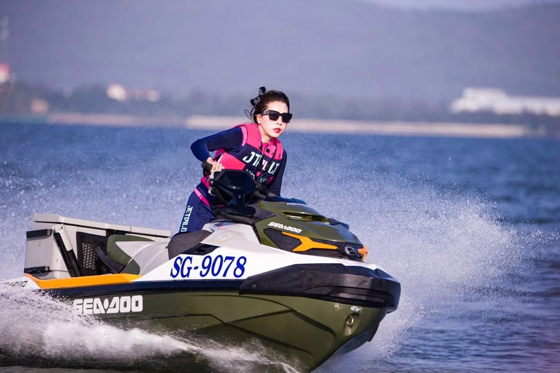 Chuyến công tác khó quên khi kiệt sức đụ cấp trên nữ hẳn 10 nháy