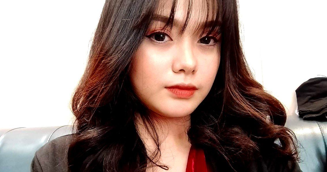 "Cô này tên Đỗ Bích Ngọc sn1990 quê Hạ Long Quảng Ninh hiện tại đang sinh sống và làm việc ở Hà Nội hiện đang nợ tôi một khoản tiền và Giờ cô ấy đã chặn hết mọi liên lạc với tôi và bùng tiền tôi, số tiền tuy không nhiều nhưng đó là những gì mà tôi đã cố gắng bao năm nay mà giờ cô ta lại đối xử với tôi nv, giờ tôi sẽ cho mọi thứ ra cho mọi người thấy bộ mặt của cô ta là Thạc Sĩ tâm lý học"
